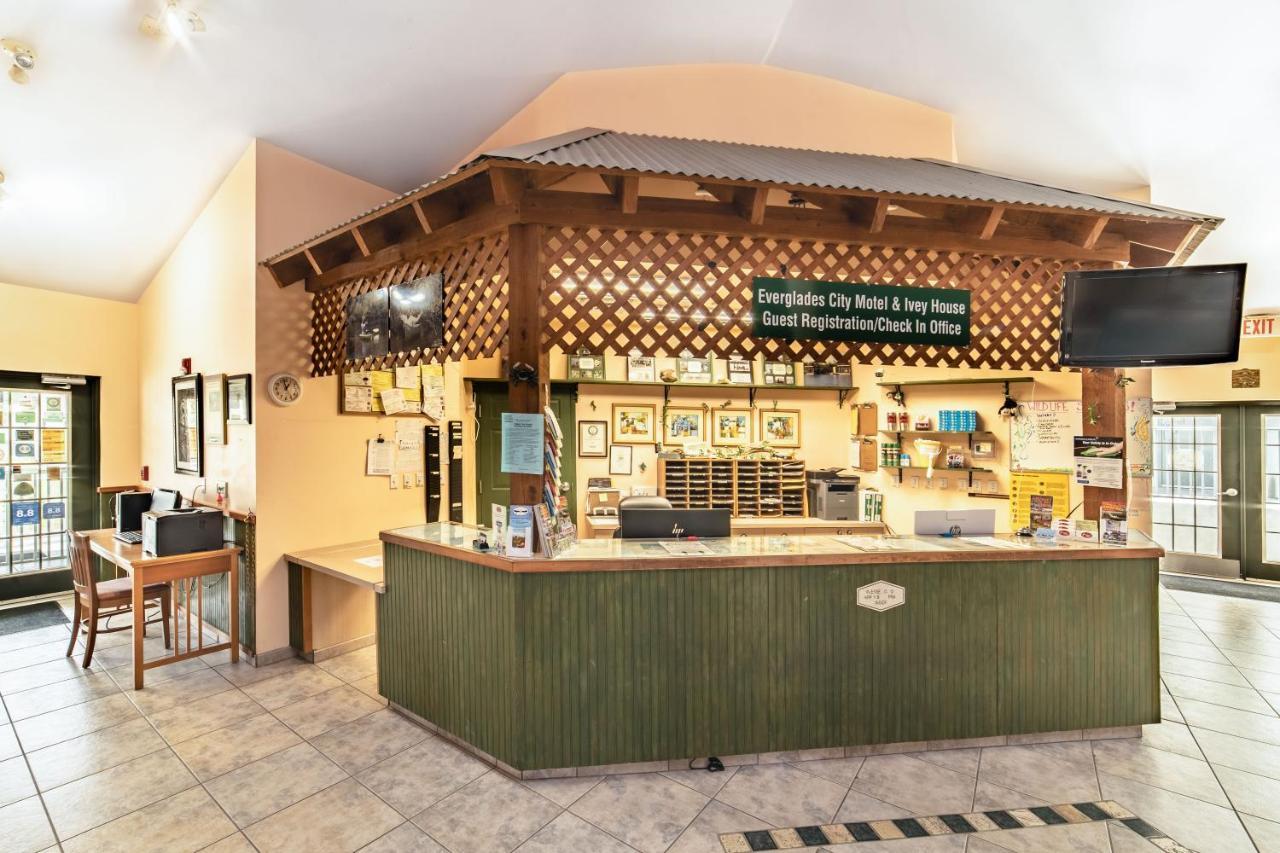 Ivey House Everglades Adventures Hotel Bagian luar foto