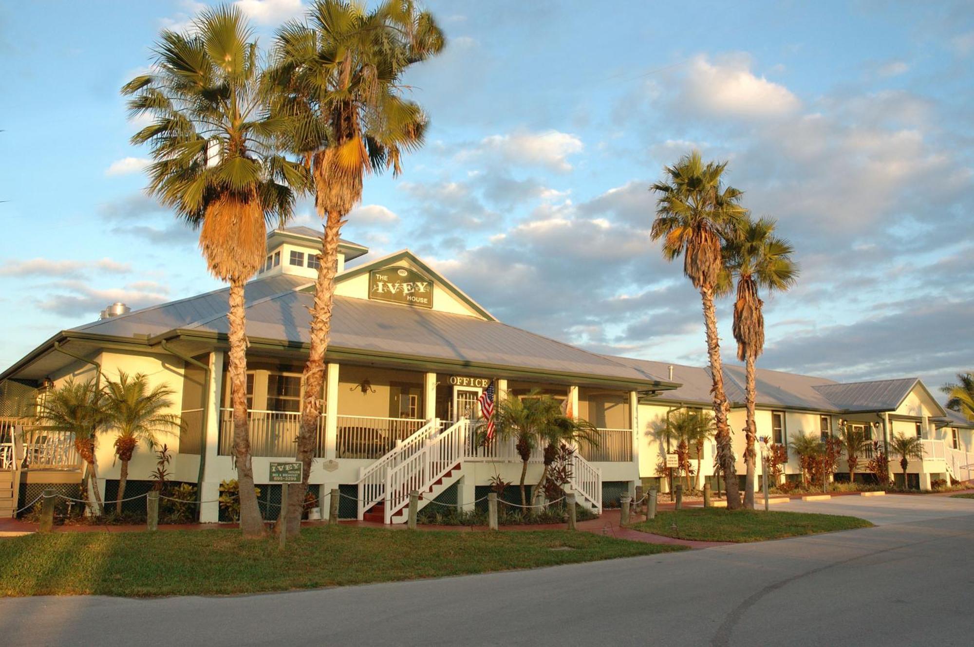 Ivey House Everglades Adventures Hotel Bagian luar foto